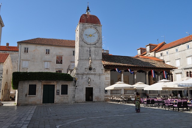Wieża zegarowa i Loggia - Gradska loža Trogir