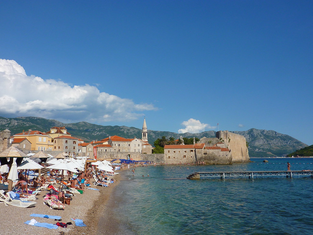 Najpiękniejsze plaże w Czarnogórze, Budva plaża miejsska