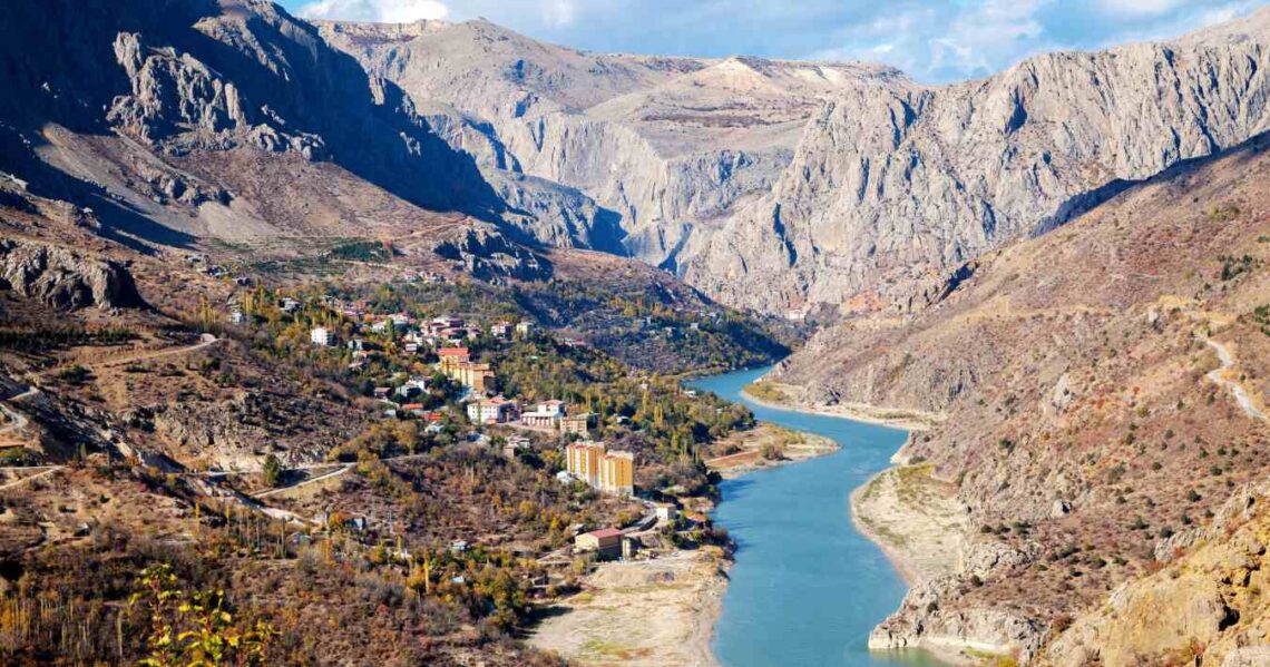 Karanlık Kanyon (Dark Canyon)
