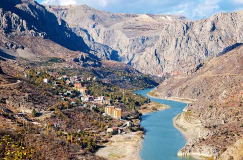 Karanlık Kanyon (Dark Canyon)
